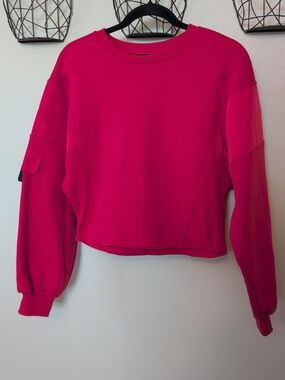 AKIRA Gabby-T Red Cropped Sweatshirt
